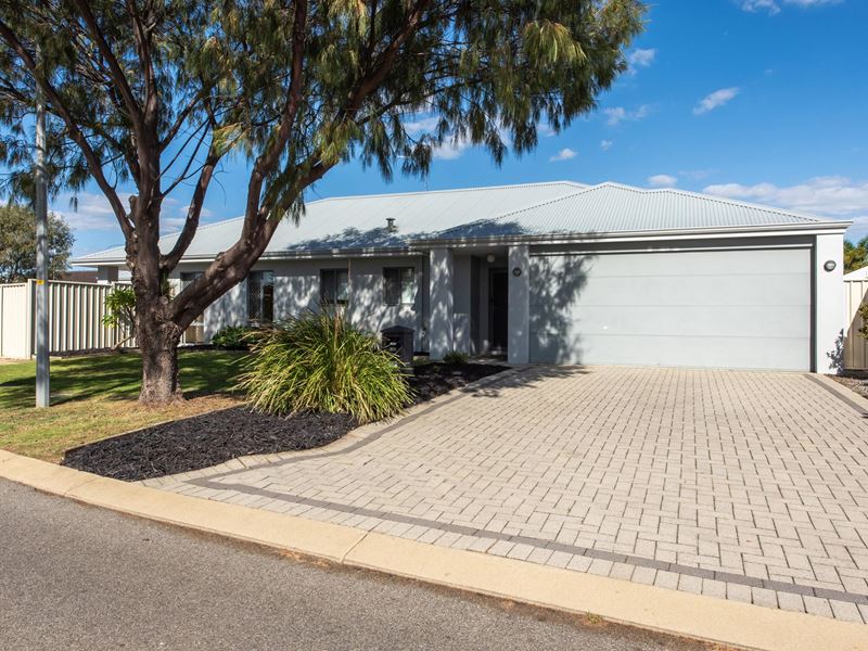 92 Tangadee Road, Golden Bay WA 6174