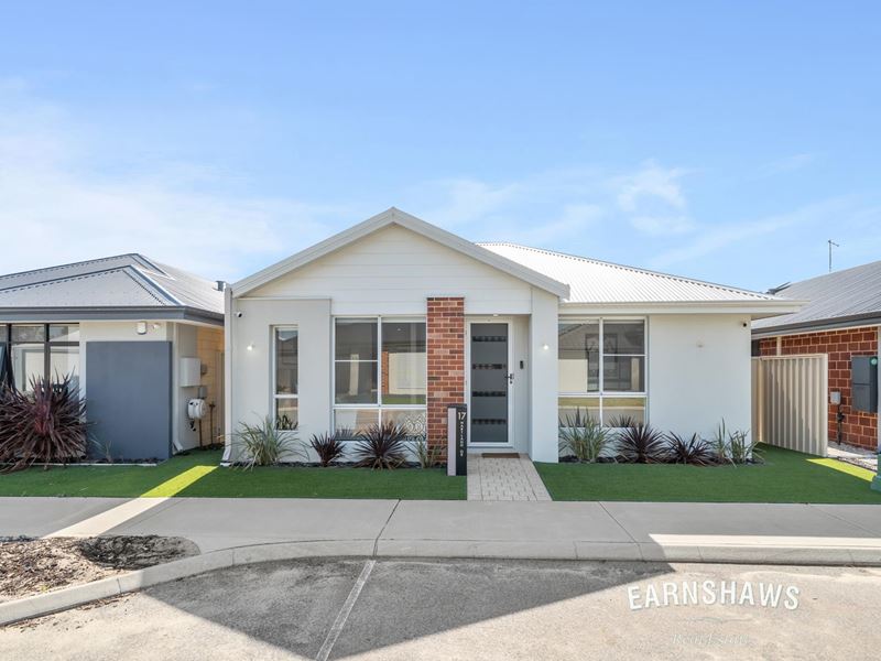 17 Hartland Grove, Hammond Park