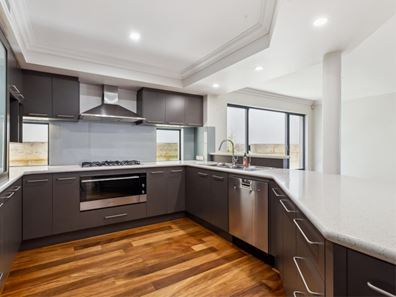 21 Swansea Promenade, Mindarie WA 6030
