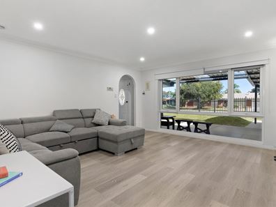 24 Kurrawa Street, Hillman WA 6168