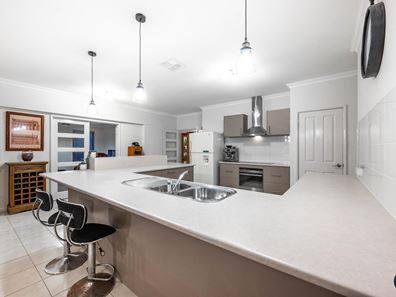 124 Heritage Drive, Roleystone WA 6111