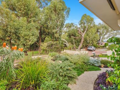 6 Ballard Meander, Lakelands WA 6180