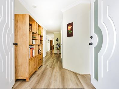 6 Ballard Meander, Lakelands WA 6180
