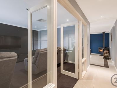 31 Malata Ridge, Lakelands WA 6180