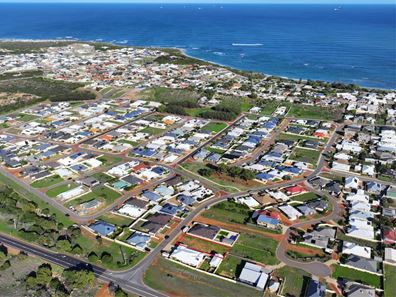 41 Reef Boulevard, Drummond Cove WA 6532