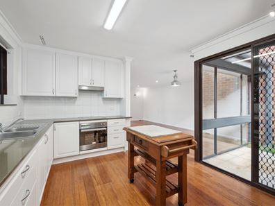 8/196 Coode Street, Como WA 6152