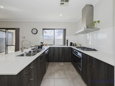 6 Gamboge Street, Eglinton WA 6034
