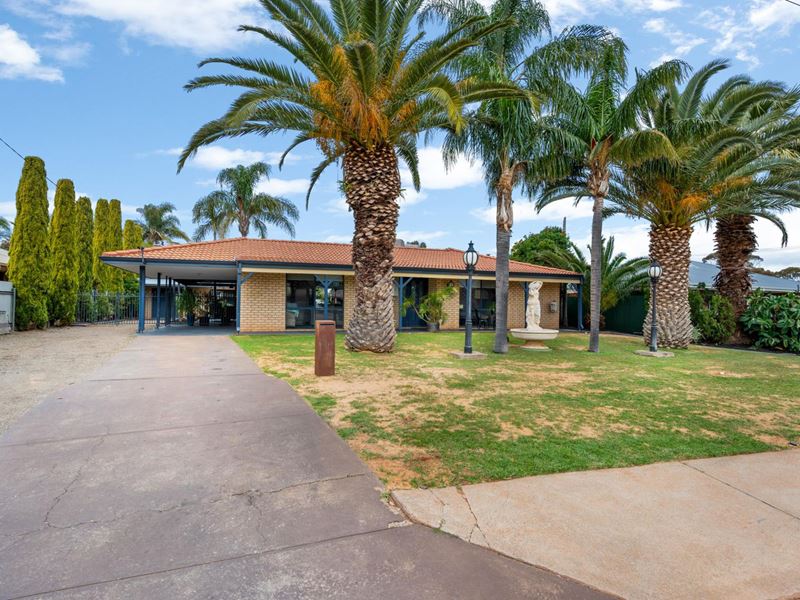 32 Burkett Drive, Hannans WA 6430