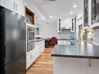 32 Burkett Drive, Hannans WA 6430