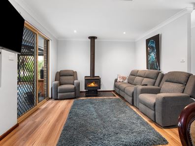 32 Burkett Drive, Hannans WA 6430