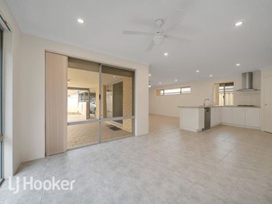 10 Roosky Approach, Ridgewood WA 6030