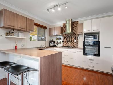 5 St John Grove, Hannans WA 6430
