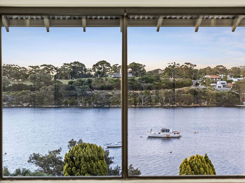 22 Blackwall Reach Parade, Bicton