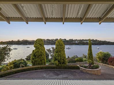 22 Blackwall Reach Parade, Bicton WA 6157