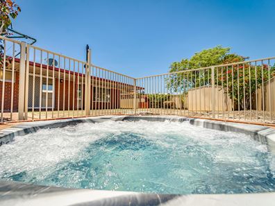 75 Flowerwood Way, Huntingdale WA 6110
