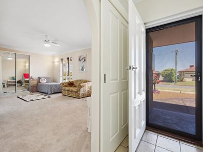 12 Blenny Close, Cannington WA 6107