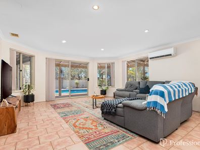 9 Border Drive, Deepdale WA 6532