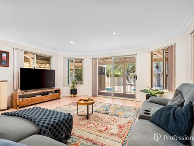 9 Border Drive, Deepdale WA 6532
