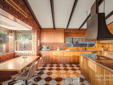 16 Graelou Road, Lesmurdie WA 6076