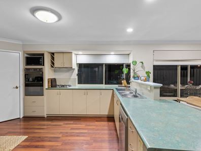 21 Denfield Rise, Carramar WA 6031