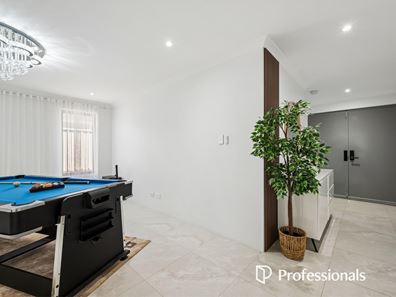 1/12 Gotha Way, Forrestfield WA 6058