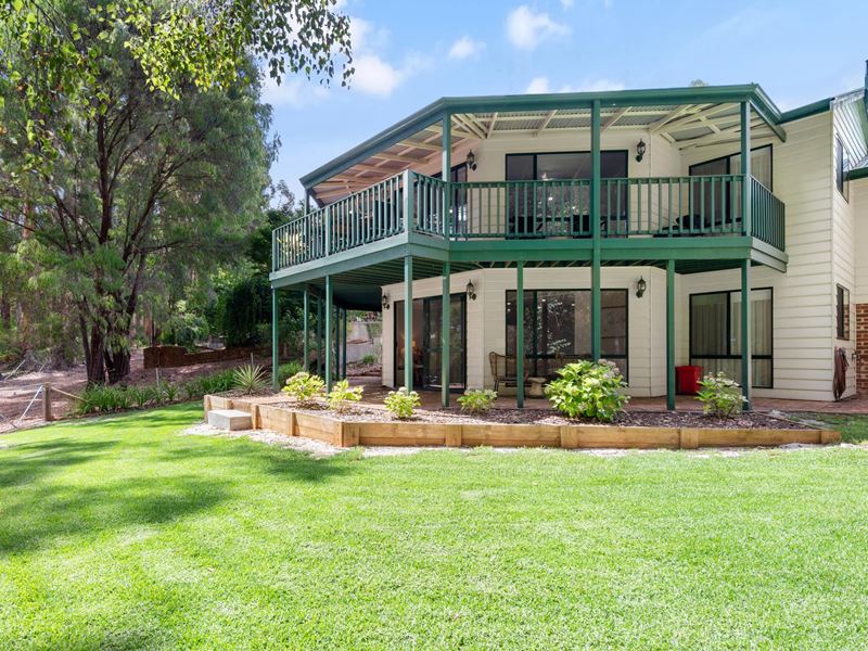 14 Wattlebird Grove, Pemberton