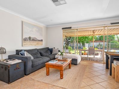 4 Burkett Drive, Hannans WA 6430