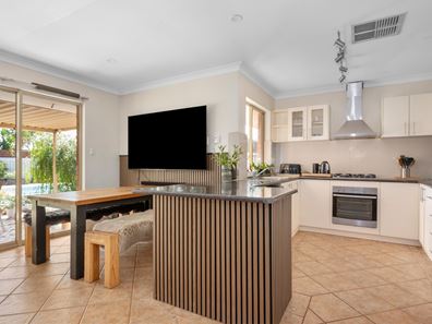 4 Burkett Drive, Hannans WA 6430
