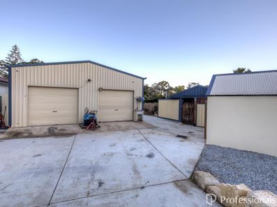 2 Fletcher Road, Lesmurdie WA 6076