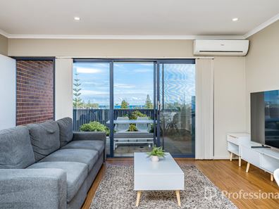 9/50 Commander Drive, Alkimos WA 6038