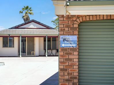 17 Dolphin Road, Safety Bay WA 6169