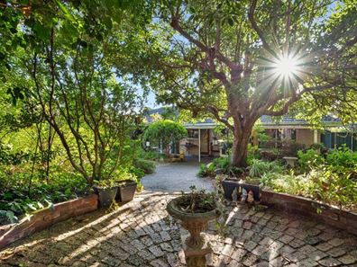 16 Bussell Road, Wembley Downs WA 6019