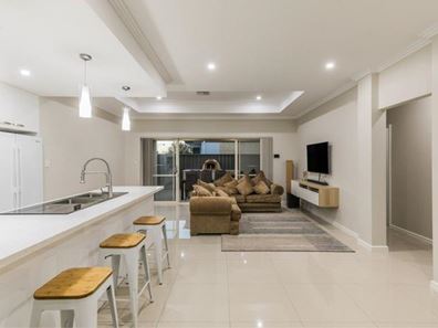 32 Mornington Cres, Wandi WA 6167