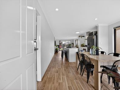 30 Bottlenose Circuit, Waikiki WA 6169
