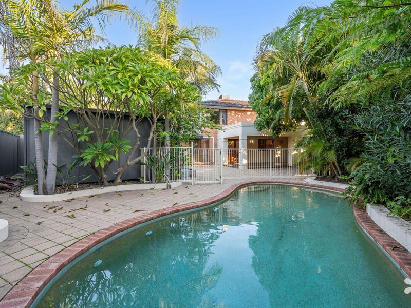 15 Hopson Cl, Booragoon WA 6154