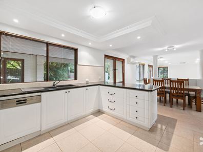15 Hopson Cl, Booragoon WA 6154