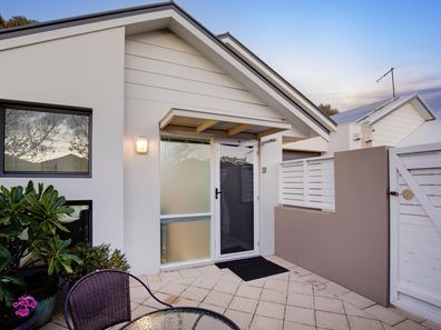 6 Pomarine Drive, Gwelup WA 6018