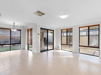5A Oswald Street, Coolbellup WA 6163