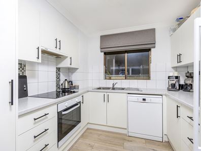 1/8 Lawrence Street, Como WA 6152