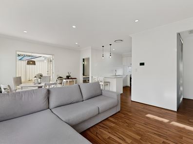 2C The Rise, Woodvale WA 6026