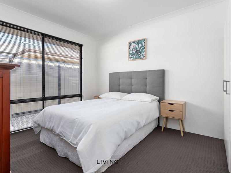 Room/2  307 Wentworth Parade, Success WA 6164