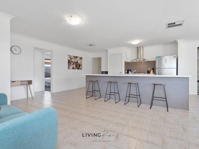 Room/2  307 Wentworth Parade, Success WA 6164