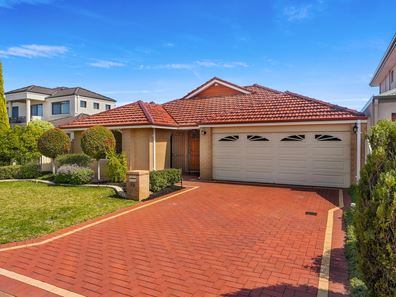 18 Honeymyrtle Turn, Stirling WA 6021