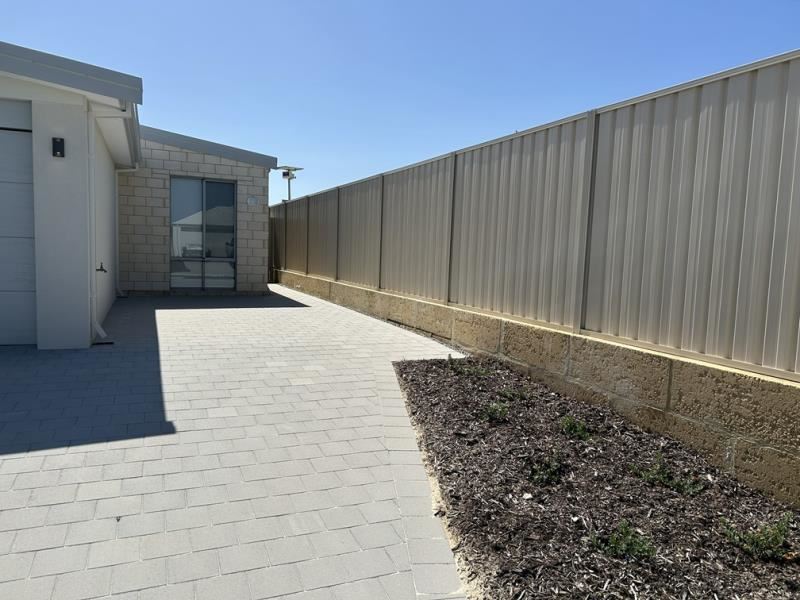 1/6 Dufferin Road, Two Rocks WA 6037