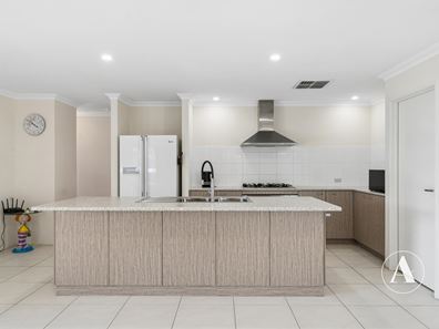 34 Archdale Loop, Piara Waters WA 6112