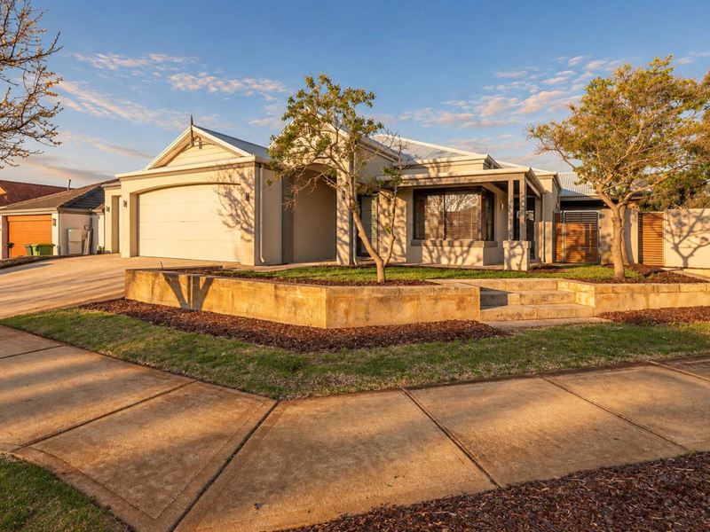 8 Edgar Link, Piara Waters WA 6112