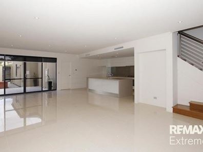 14 Torquay Pass, Mindarie WA 6030