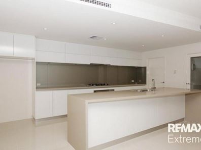 14 Torquay Pass, Mindarie WA 6030