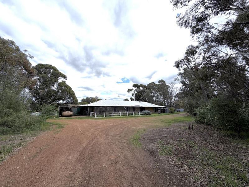 681 Clackline Toodyay Road, Hoddys Well WA 6566