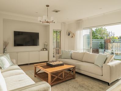1 Needlewood Loop, Wandi WA 6167